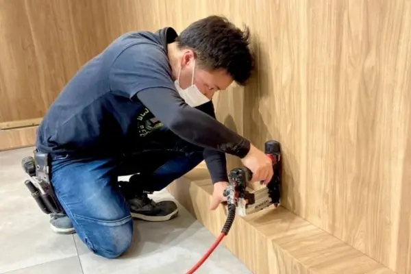 施工中の作業員